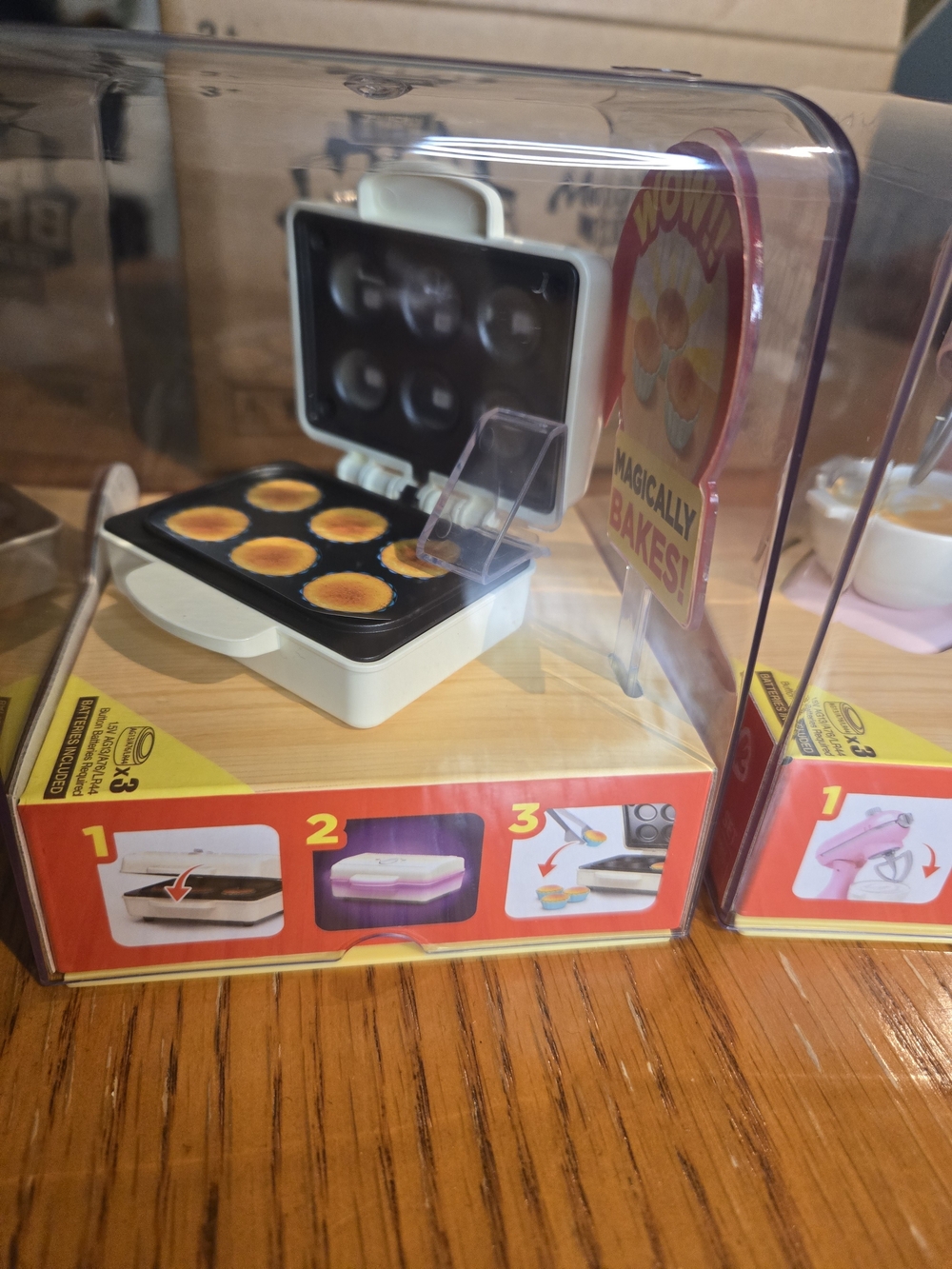 Zuru Mini Brands Really Works Magic Cook Kitchen Set  Cupcake Maker & Pink Mixer - Picture 4 of 8